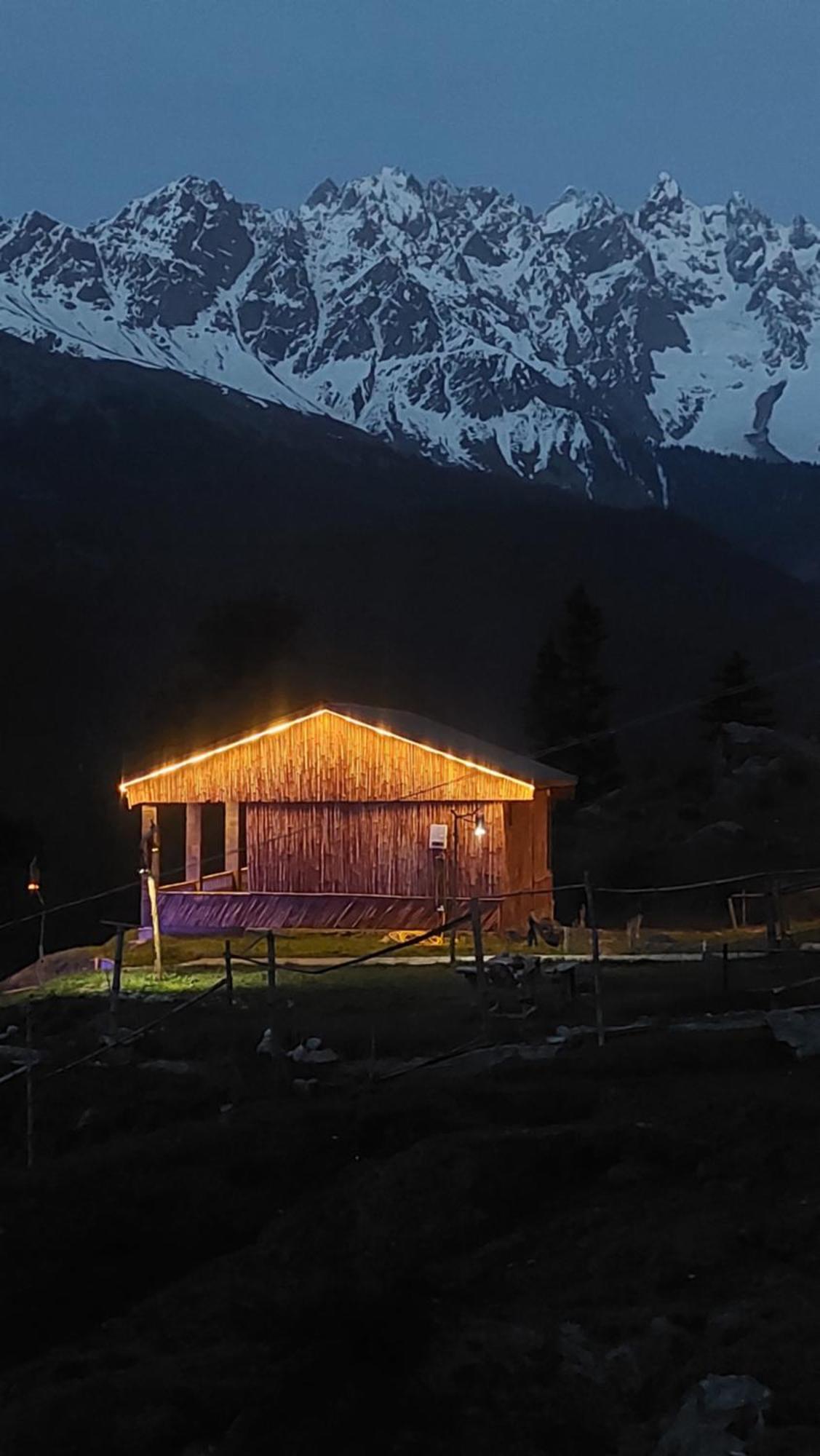 Khana Badosh Resort Kalam Bagian luar foto